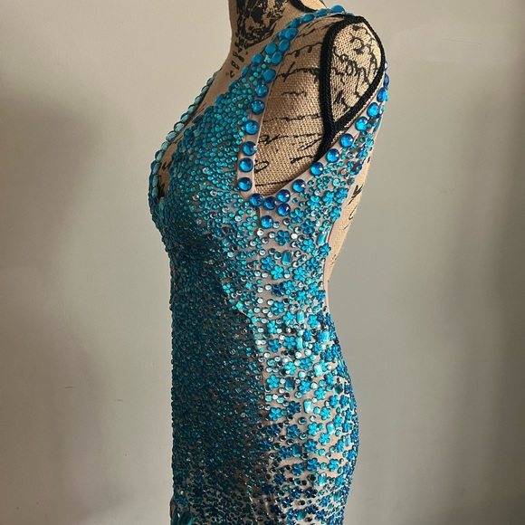 Turquoise rhinestone, nude mesh, one-of-a-kind samba dress (Queen or Muse) - Picture 7 of 10